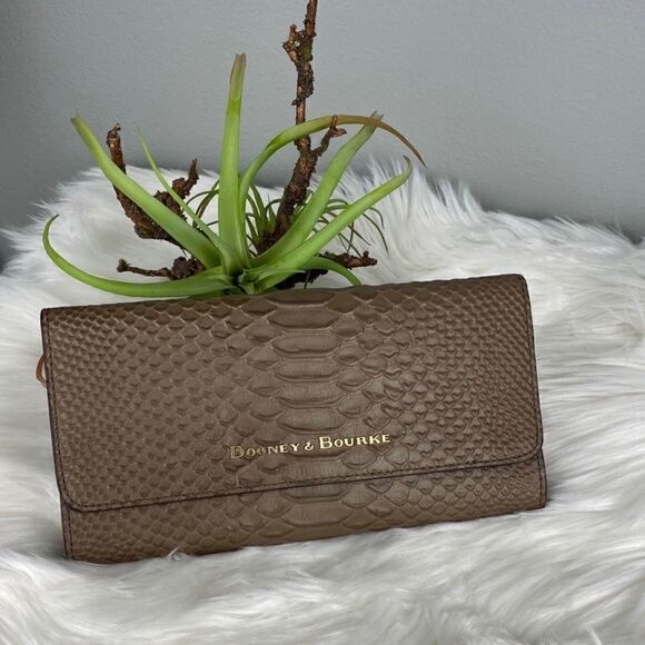 Dooney & Bourke Caldwell Leather Crossbody Clutch Bag, Brown, NWT - Picture 1 of 4